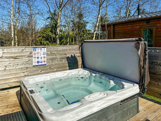 Jacuzzi | Aquila - Felmoor Cabin Escapes, Morpeth