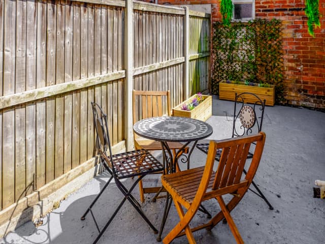 Sitting-out-area | Cosy Cottage, Manningtree