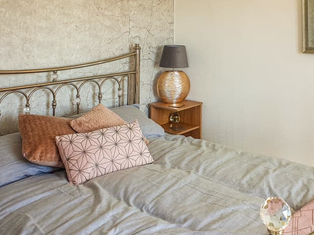 Double bedroom | Outer Reach Cottage, St Osyth, near Clacton on Sea