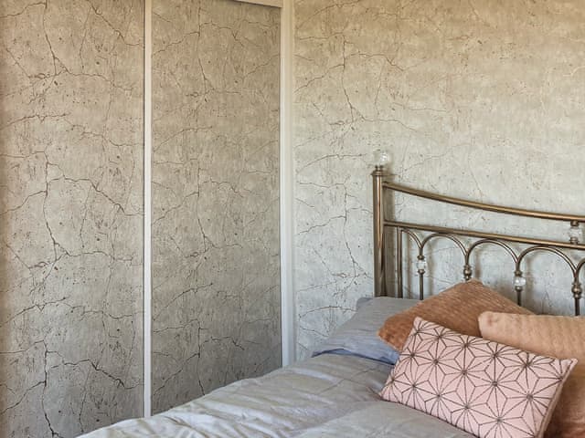 Double bedroom | Outer Reach Cottage, St Osyth, near Clacton on Sea