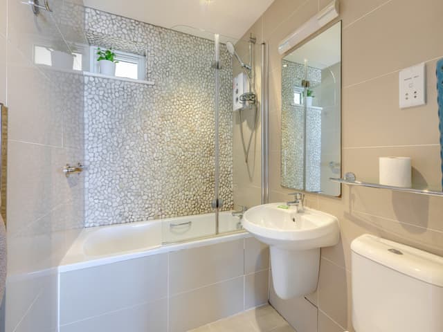 Bathroom | 5 Curlew, The Cove, Brixham