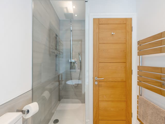 Bathroom | Inglewood Cottage, Kingswear