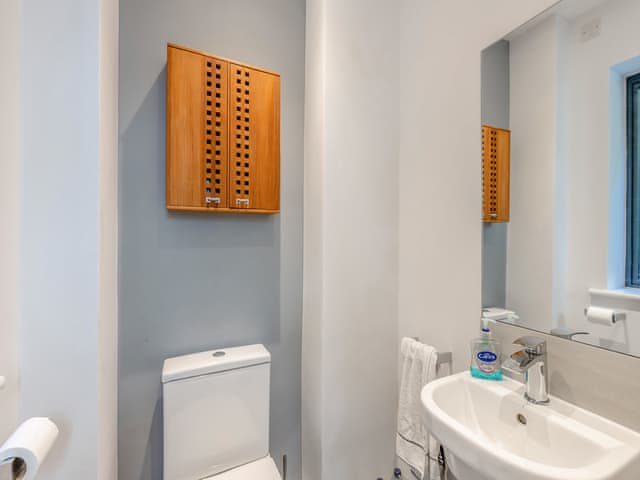 Bathroom | Inglewood Cottage, Kingswear