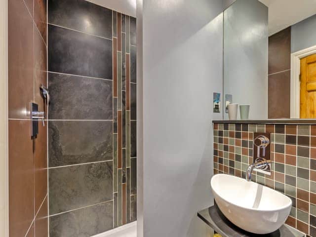 Shower room | Slate Cottage, Windermere