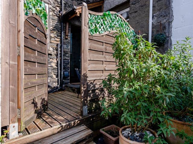 Sitting-out-area | Slate Cottage, Windermere