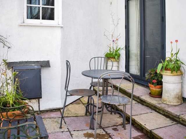 Sitting-out-area | Crumpet Cottage, Ilfracombe