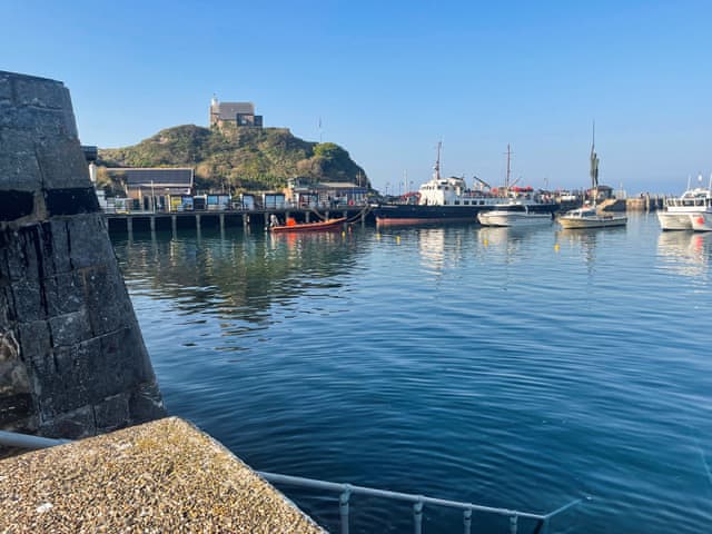 Surrounding area | Crumpet Cottage, Ilfracombe