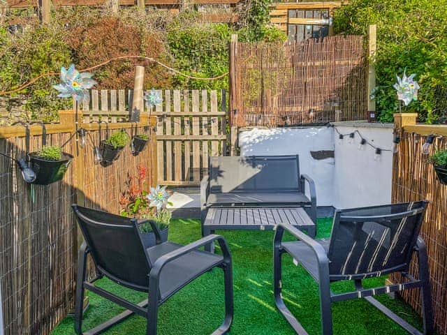 Sitting-out-area | The Wee House, Looe