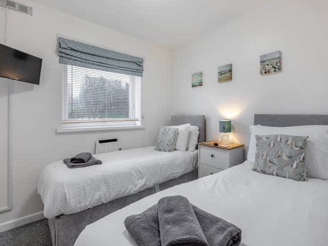 Twin bedroom | Arthurs Den, Brixham