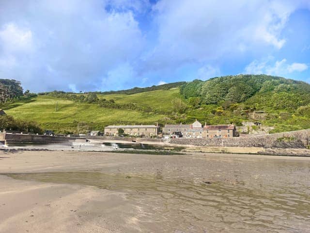 Surrounding area | Grain Store 2 - Little Polgrain Barns, Caerhays, near Tregony