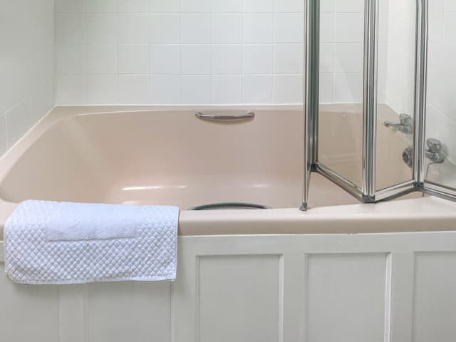 Bathroom | Chy An Mordros, Hayle