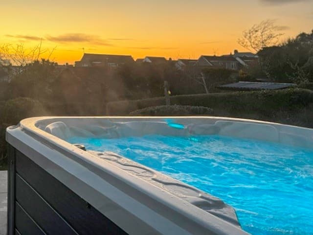 Hot tub | Miramar, Cornwall