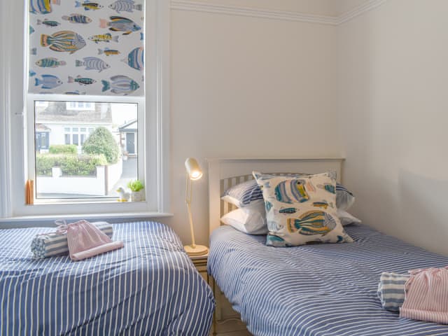 Twin bedroom | Miramar, Cornwall
