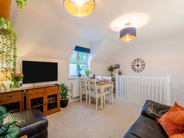 Living room/dining room | Bluebell Lodge, Cambridge