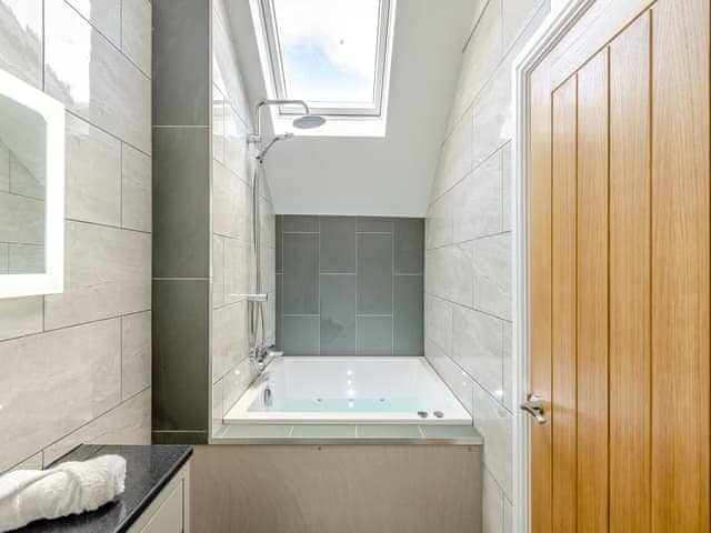 Bathroom | The Dairy - Devon Farm Holidays, Crediton