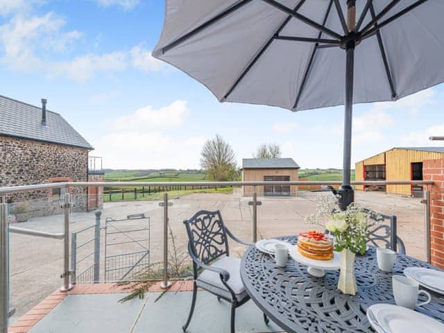 Sitting-out-area | The Dairy - Devon Farm Holidays, Crediton