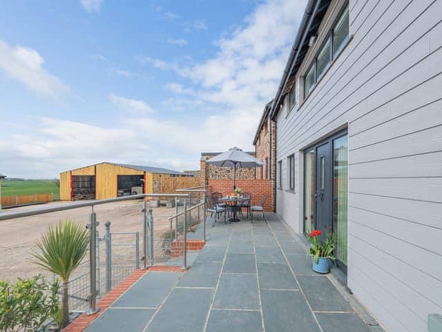 Sitting-out-area | The Dairy - Devon Farm Holidays, Crediton