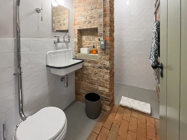 Bathroom | Lincoln Reds Lookout, South Ormsby