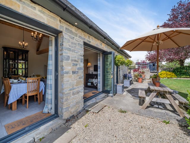 Sitting-out-area | Stable View, Langport