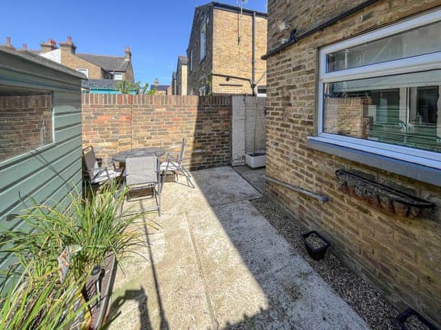 Sitting-out-area | Newington House, Ramsgate