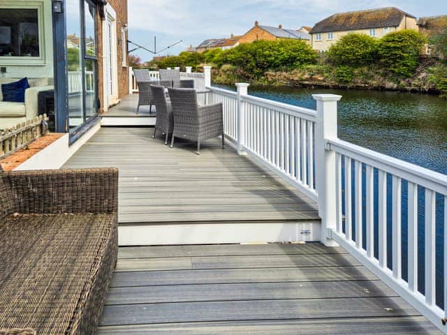 Lake View | Water’s Edge Holiday Home, Beadnell