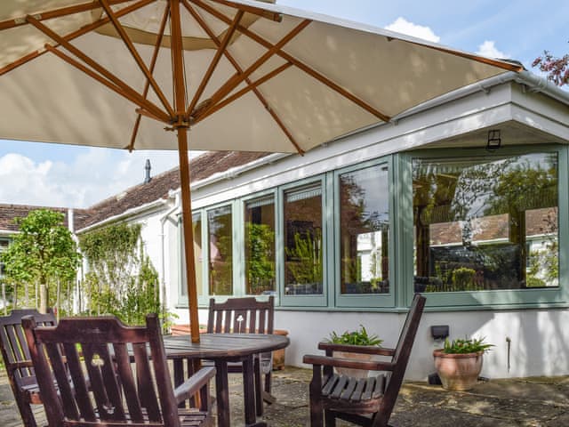 Sitting-out-area | Lomond Cottage, Garsington