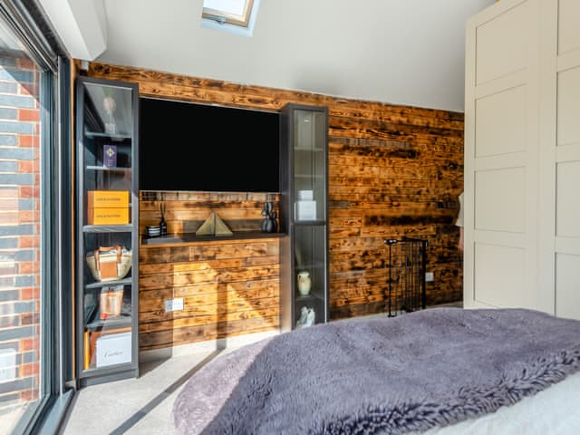 Double bedroom | Lower Peastocking, Meriden, near Coventry