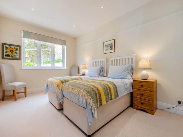 Twin bedroom | Highlands, St Mawes