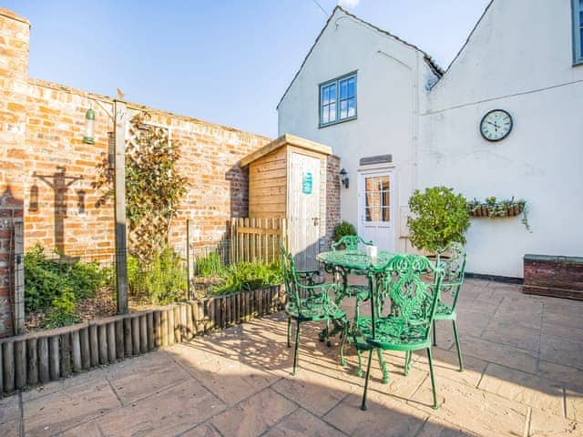 Sitting-out-area | Garden Cottage, Tetford, near Horncastle