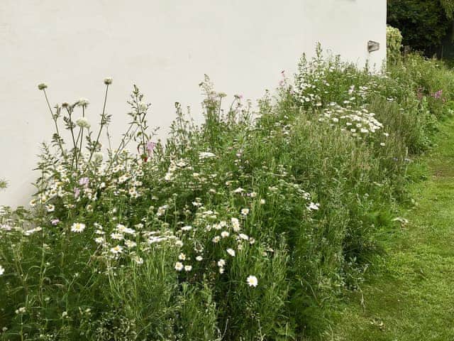 Exterior | Garden Cottage, Tetford, near Horncastle