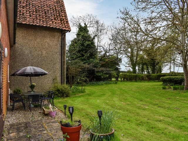 Sitting-out-area | Wade Hall, North Cove