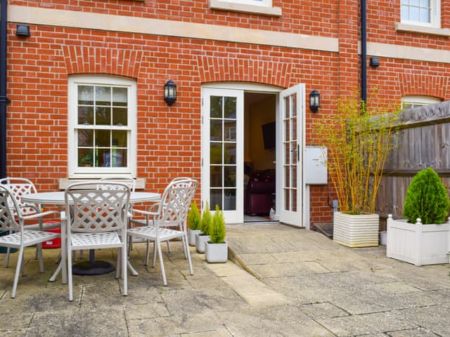 Sitting-out-area | The Mount View, Towcester