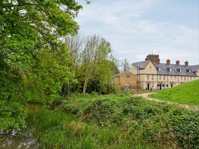 Exterior | The Mount View, Towcester