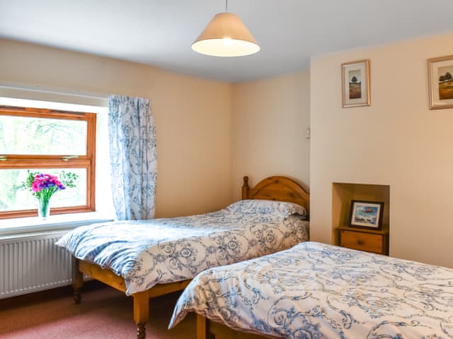 Twin bedroom | Oak Cottage - Newton House Farm, Sneaton, near Whitby