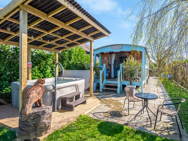 Hot tub | Forget Me Not French Roulotte, Worthing