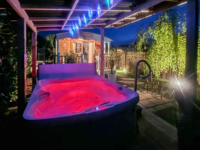Hot tub | Forget Me Not French Roulotte, Worthing