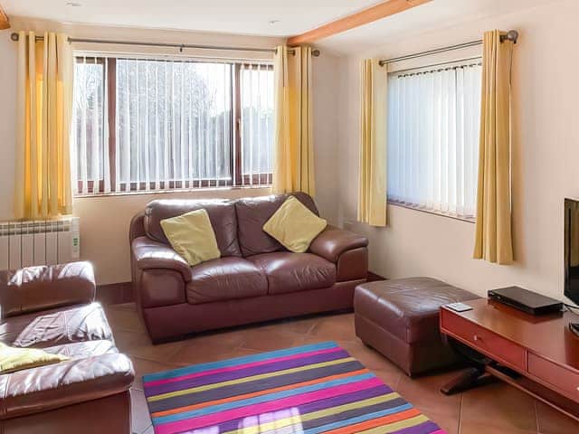 Open plan living space | Oak Cottage - The Chestnuts, Burgh Le Marsh, near Skegness