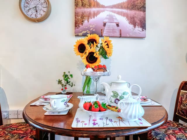 Dining Area | The Bee&rsquo;s Knees - Country Cottages Norfolk, Mundesley