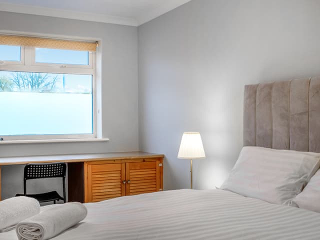 Double bedroom | Everest House, Salisbury, near Dorset