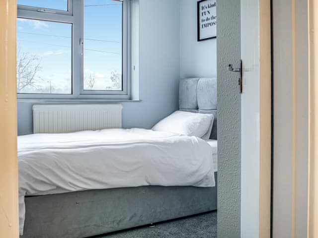 Single bedroom | Everest House, Salisbury, near Dorset