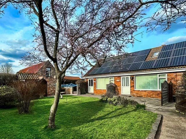 Exterior | Buttercup Cottage - The Chestnuts, Burgh Le Marsh, near Skegness