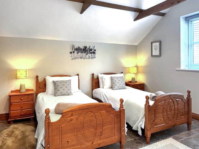 Twin bedroom | The Bran House - The Courtyard, Hareby, near Horncastle