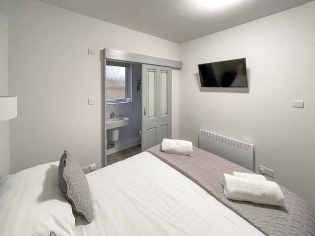 Double bedroom | Quaysiders Club I - Quaysiders Club Apartments, Ambleside