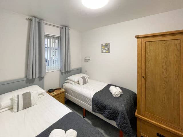 Twin bedroom | Quaysiders Club I - Quaysiders Club Apartments, Ambleside