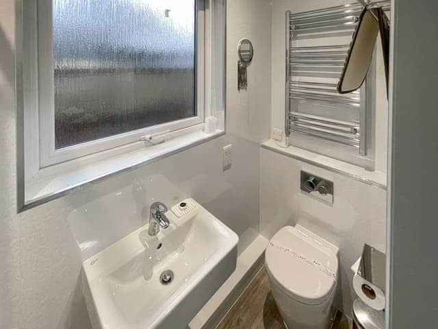 Bathroom | Quaysiders Club I - Quaysiders Club Apartments, Ambleside