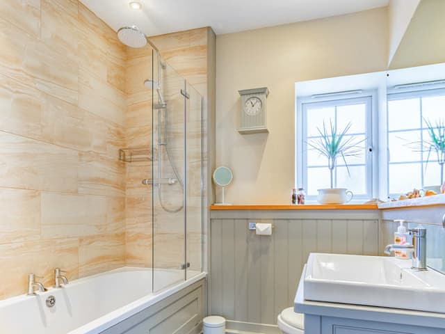 Bathroom | Dibley Cottage, Mundesley