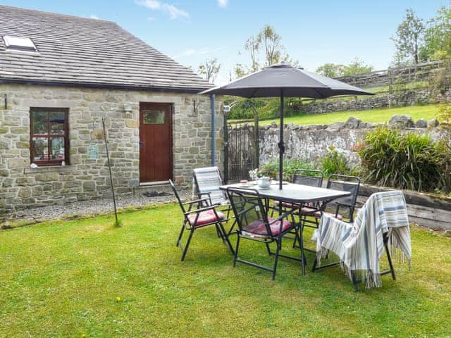 Outdoor eating area | Hollin Bank Cottage, Salterforth, near Barnoldswick