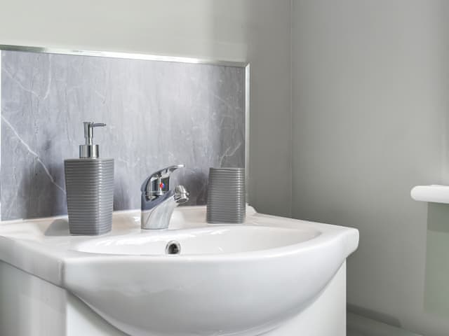 Bathroom | Oak Cottage, Burniston, near Scarborough