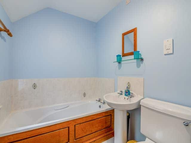 Bathroom | The Granary - Hopgrove Farm Cottages, York