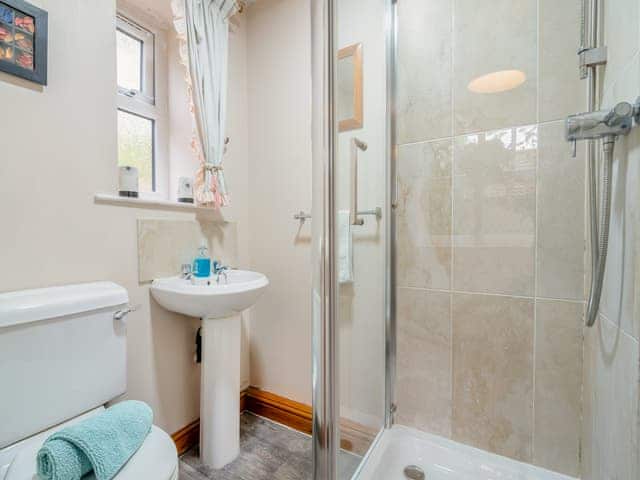 Shower room | The Granary - Hopgrove Farm Cottages, York